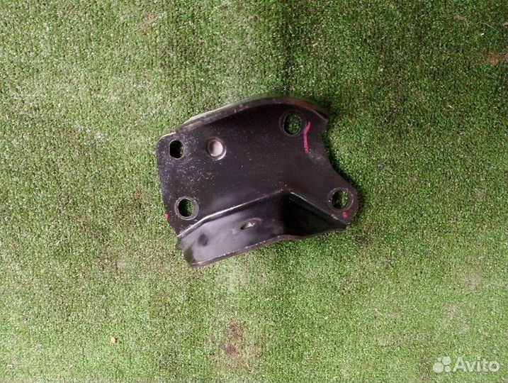 Кронштейн балки задний правый Renault Logan 1.6