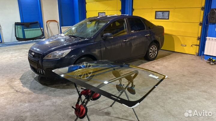 Лобовое стекло Форд Фокус 2