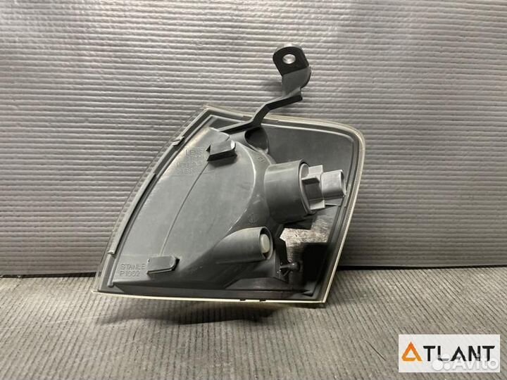 Габарит передний правый mazda demio