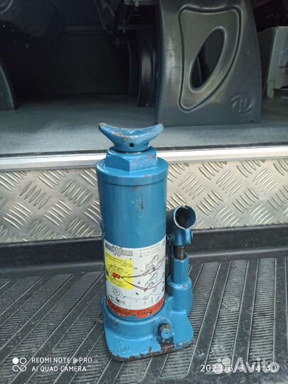 Продаю домкрат