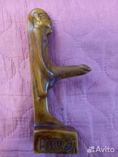 Деревянная статуэтка