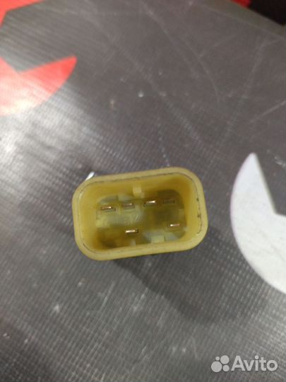 Кнопка стеклоподъемника Ford Focus 1