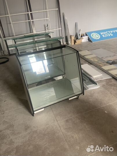 Стеклянная витрина