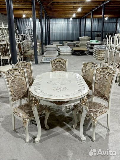 Кухонный стол Роза и стулья банан