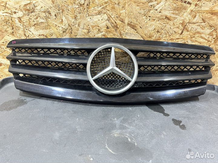 Решетка радиатора Mercedes W211