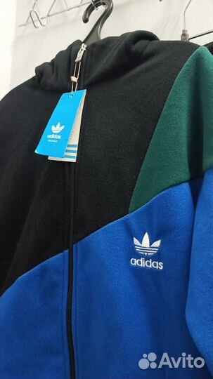 Спортивный костюм adidas