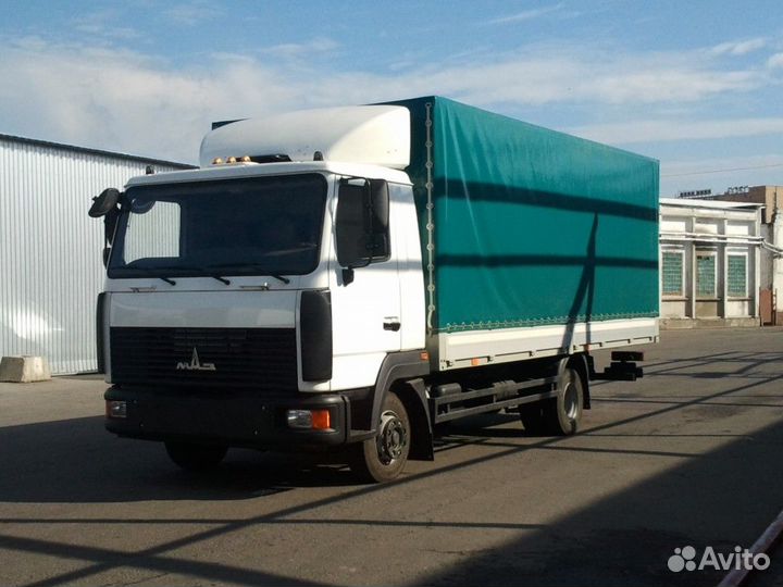 Водитель нa своём грузовом трaнспорте