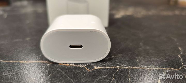 Зарядка на iPhone 20W