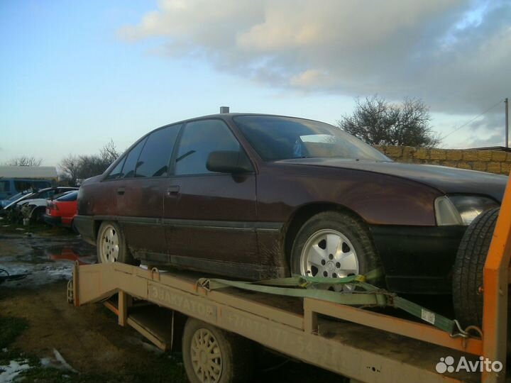 Opel Omega 2.0 МТ, 1990, битый, 150 000 км