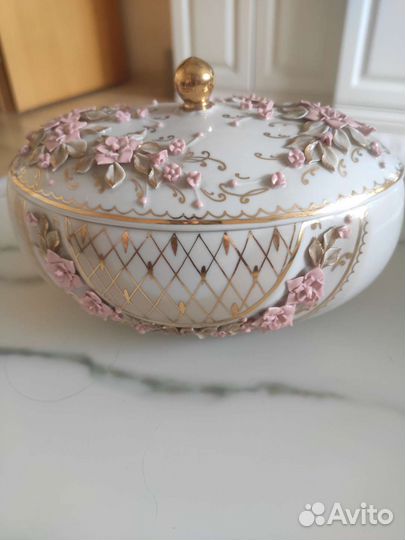 Шкатулка из фарфора