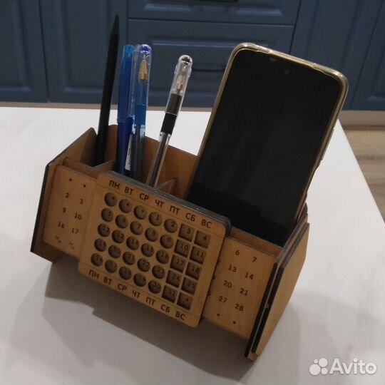 Настольный органайзер с вечным календарём