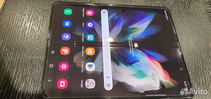 Телефон Samsung Galaxy Z Fold3 Live Demo Unit