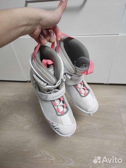 Женские фигурные коньки