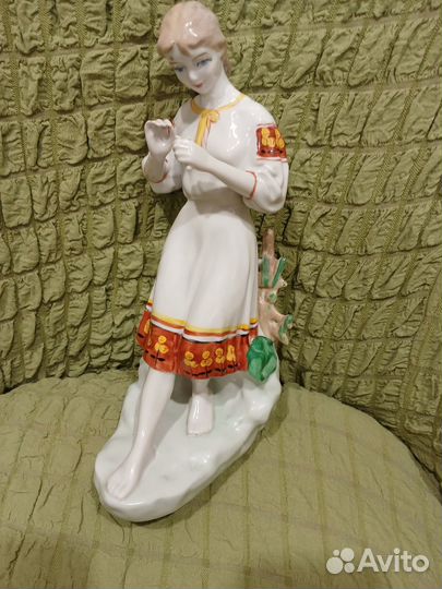 Статуэтка гадание на ромашке