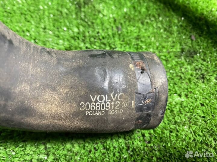 Патрубок радиатора верхний Volvo S60 S80 Xc70 V70