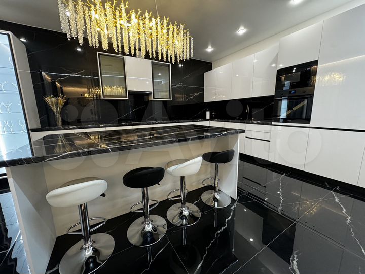 Дом 250 м² на участке 6 сот.