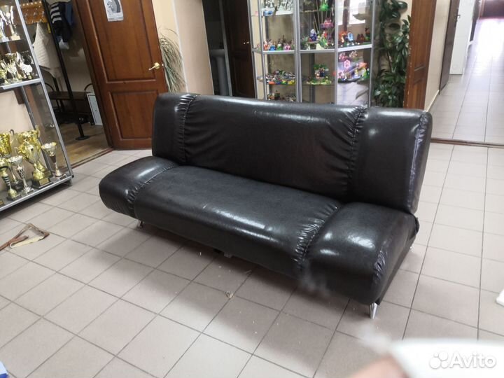 Перетяжка мягкой мебели на дому