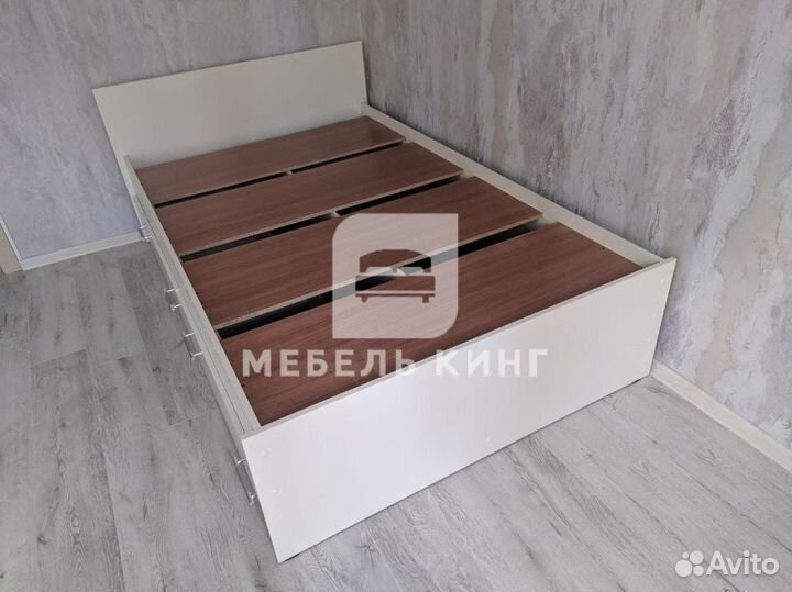 Кровать с матрасом