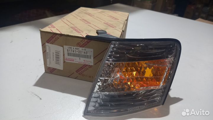 Стекло указателя поворота Toyota Cresta X100