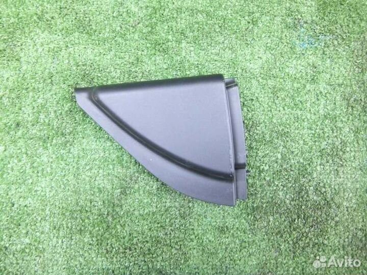 Уголок двери правый Toyota Corolla Fielder NZE141