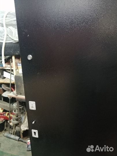 Продам новую металлическую дверь
