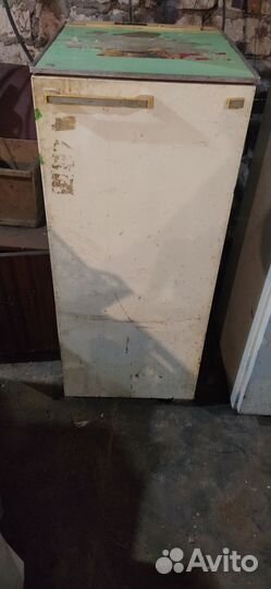 Холодильник двухкамерный и две морозильные камеры