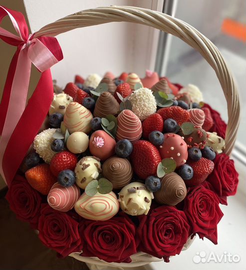 Подарочные корзины, клубника в шоколаде