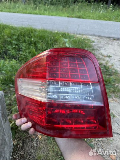 Задний левый фонарь оригинал ML w164