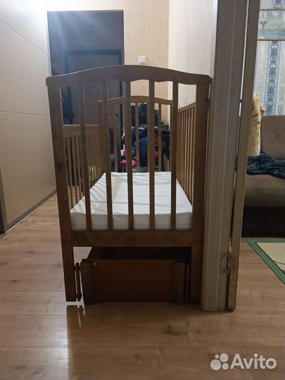 Детская кроватка с матрасом б/у
