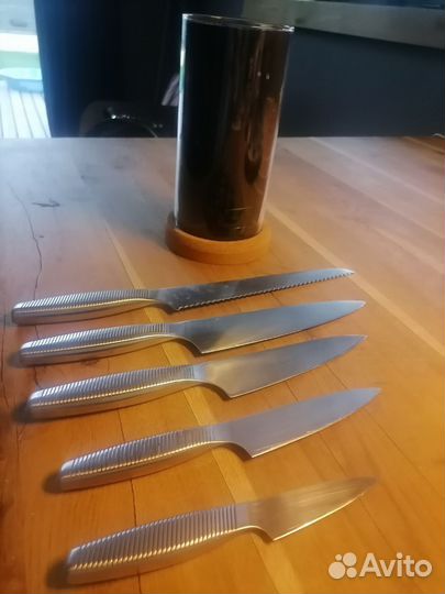 Набор кухонных ножей с подставкой