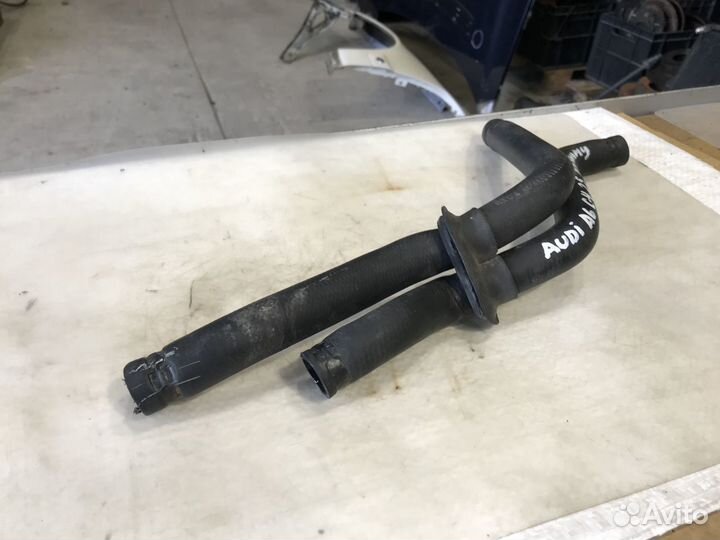 Патрубок отопителя на Audi A6 C4 2.5 TDI