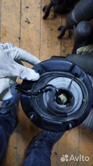 Пневмостойка Porsche Macan 95B передняя