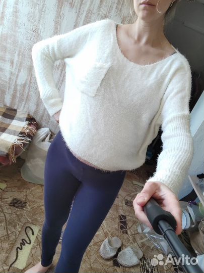 Белый укороченный свитер