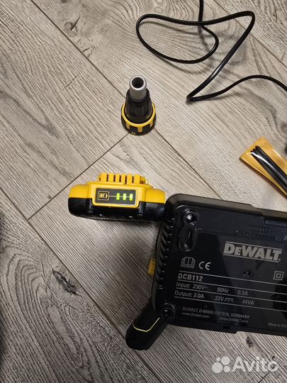 Ленточный шуруповерт dewalt