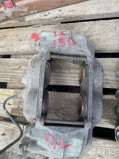 Суппорт передний Toyota Land Cruiser Prado 150