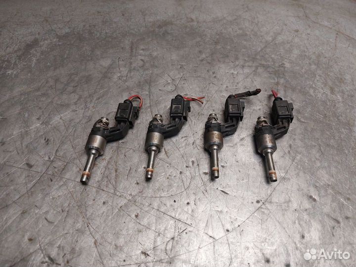Skoda Octavia A5 Форсунка топливная 1.4