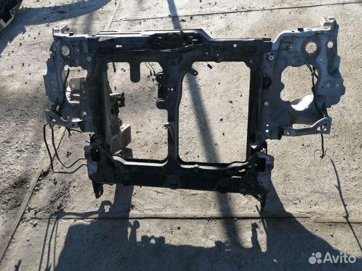 Рамка радиатора Nissan Elgrand E51 VQ35