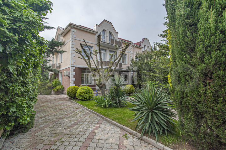 Дом 356 м² на участке 4 сот.