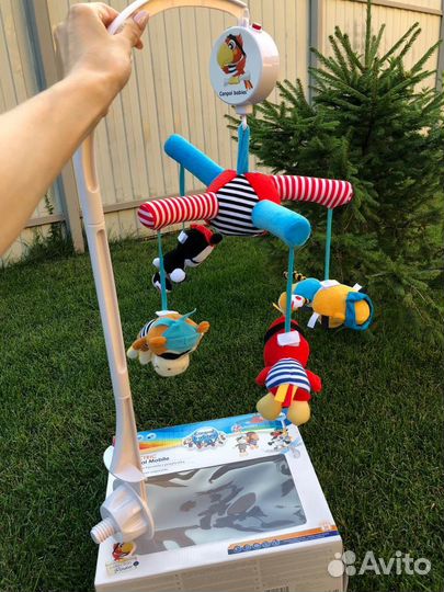 Музыкальный мобиль на кроватку