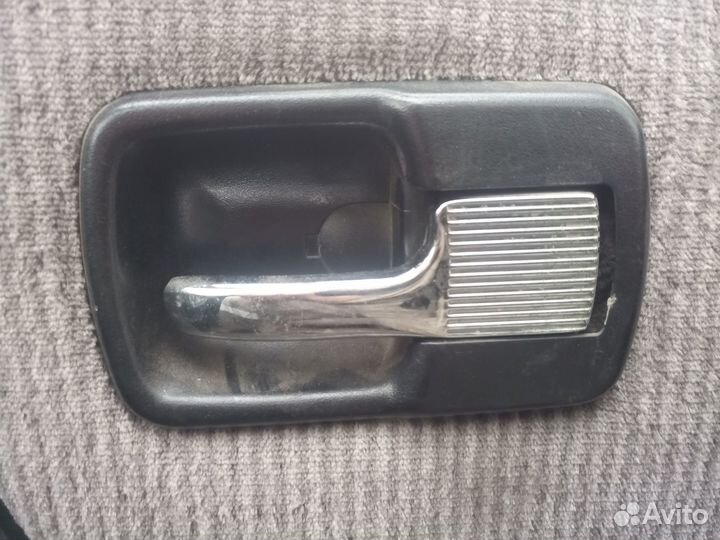 Ручка двери внутренняя левая Audi 100 C3