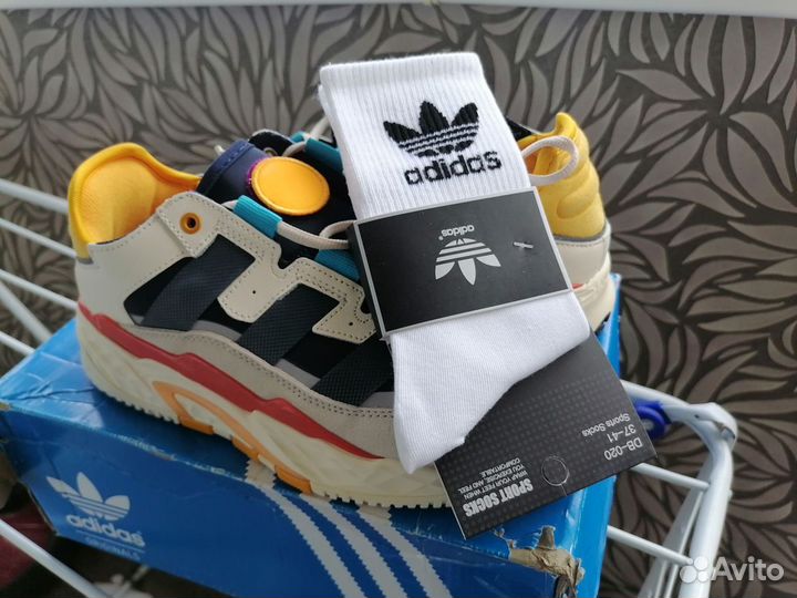 Кроссовки adidas