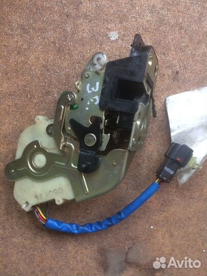 Замок задний правый Kia Sorento