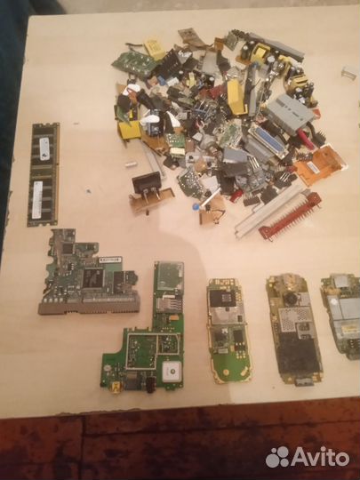 Радио детали срезки, телефоны и далее