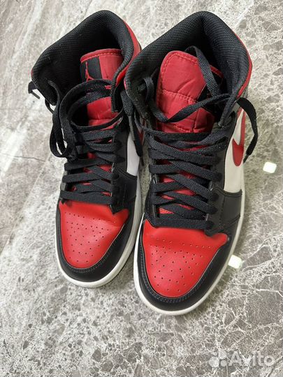 Nike air jordan 1 mid bred toe