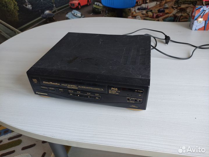 Видеомагнитофоны в рабочем и нерабочем состоянии