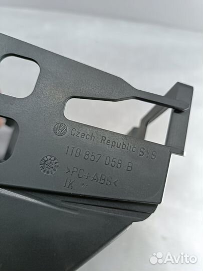 Ящик передней консоли Skoda Rapid