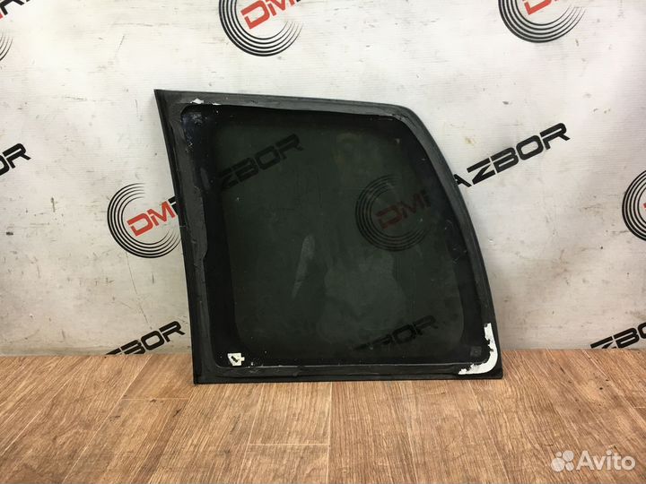 Стекло собачника Toyota Isis I рестайлинг (2009—2018)