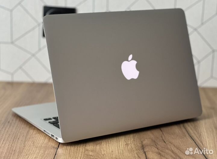 MacBook Air 13 2017 i5 / 8GB/ SSD/ 240 циклов