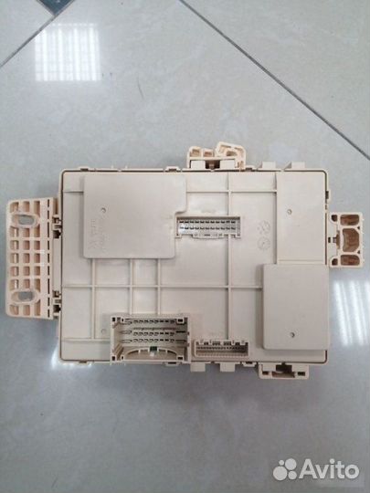 Блок предохранителей салонный Kia Cerato 3 седан