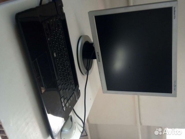 Рабочий ноутбук Lenovo Ideapad y560 (i7 8 потока)